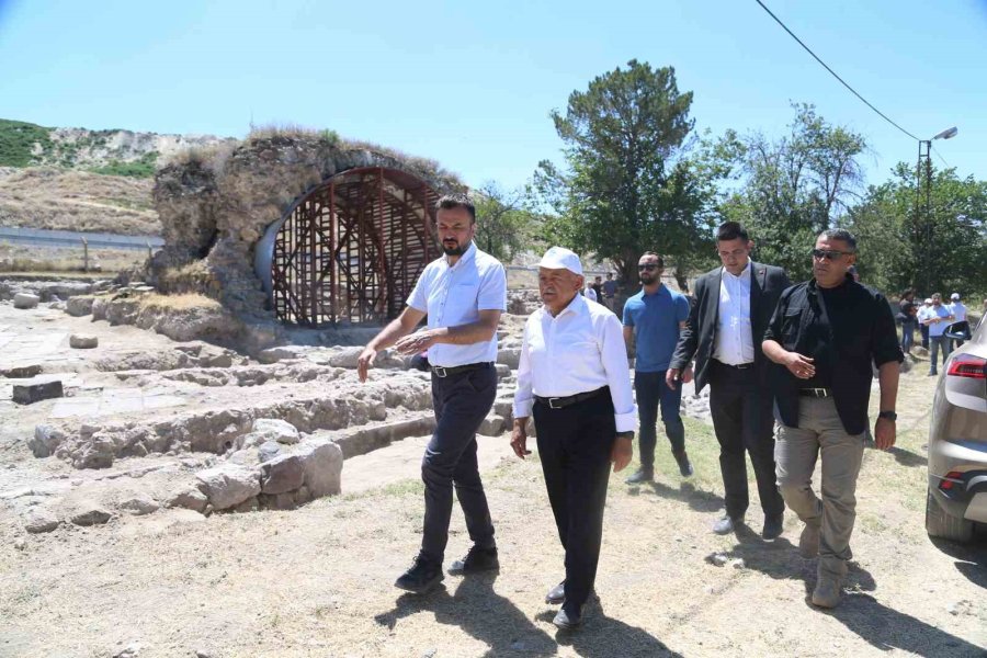 Başkan Büyükkılıç, Keykubadiye Sarayı’ndaki Kazı Çalışmalarını İnceledi