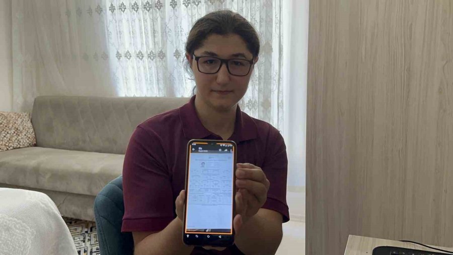 Tyt’de Birinci Olduğunu Akrabalarından Öğrendi