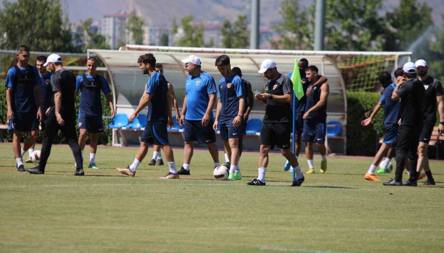 Kayserispor Teknik Direktörü Çağdaş Atan’dan Ayrılık Sinyali