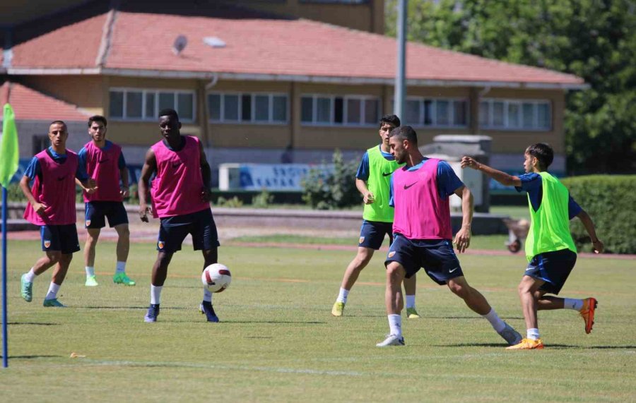 Kayserispor Teknik Direktörü Çağdaş Atan’dan Ayrılık Sinyali