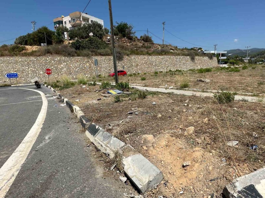 Kazadan Sağ Kurtuldu, Telefonunu Ararken 4 Metrelik Çukura Döştü