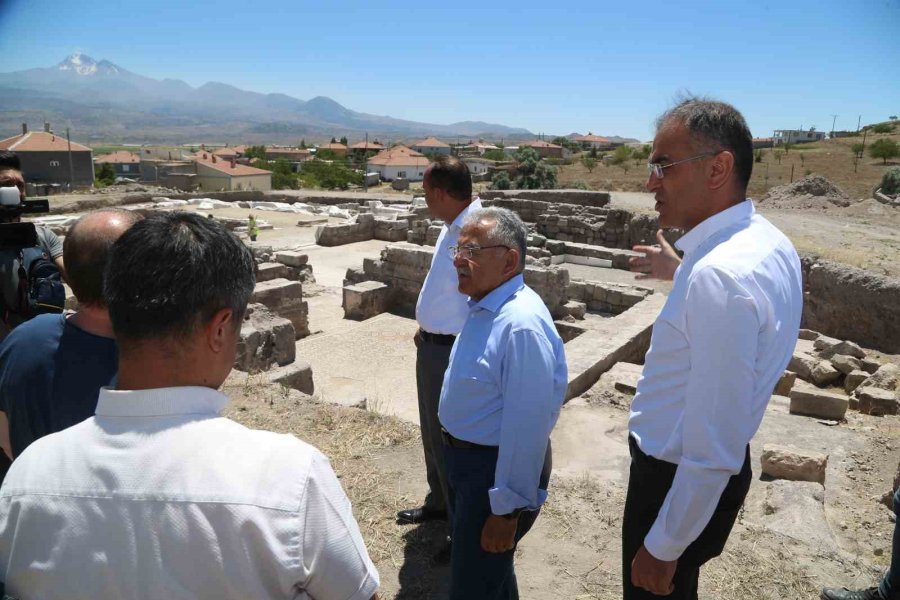 Başkan Büyükkılıç’tan Dünyada Kendisinden Söz Ettirecek Mozaik Yapısına İnceleme