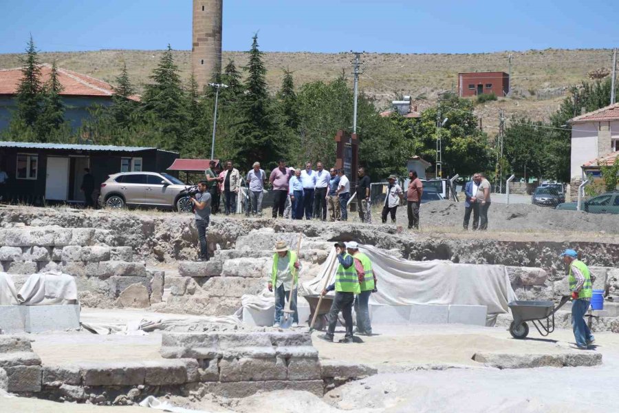 Başkan Büyükkılıç’tan Dünyada Kendisinden Söz Ettirecek Mozaik Yapısına İnceleme