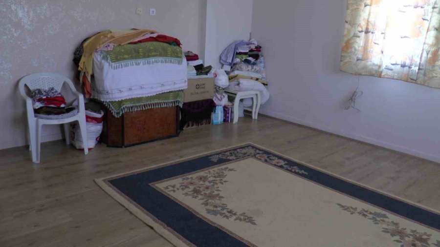 Kuru Ekmekle Yaşam Mücadelesi