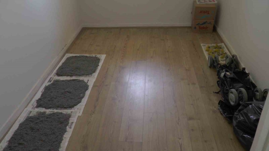 Kuru Ekmekle Yaşam Mücadelesi