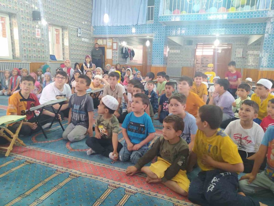 Koşa Koşa Kur’an-ı Kerim Kursuna Geliyorlar