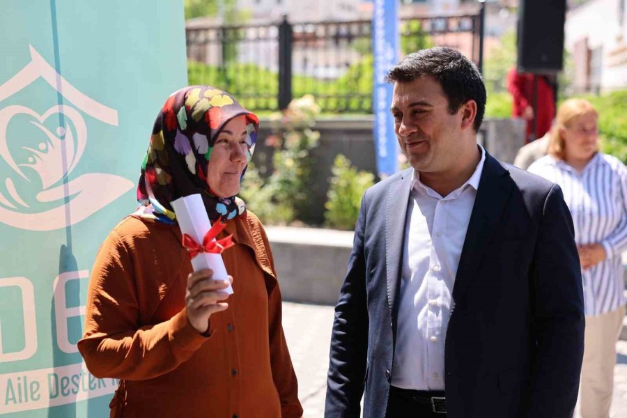 Hacılar Adem’de Sertifika Töreni