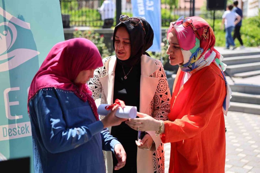 Hacılar Adem’de Sertifika Töreni