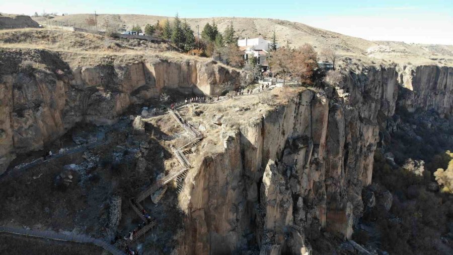 Dünyanın 2. En Büyük Kanyon Vadisine Ziyaretçi Akını