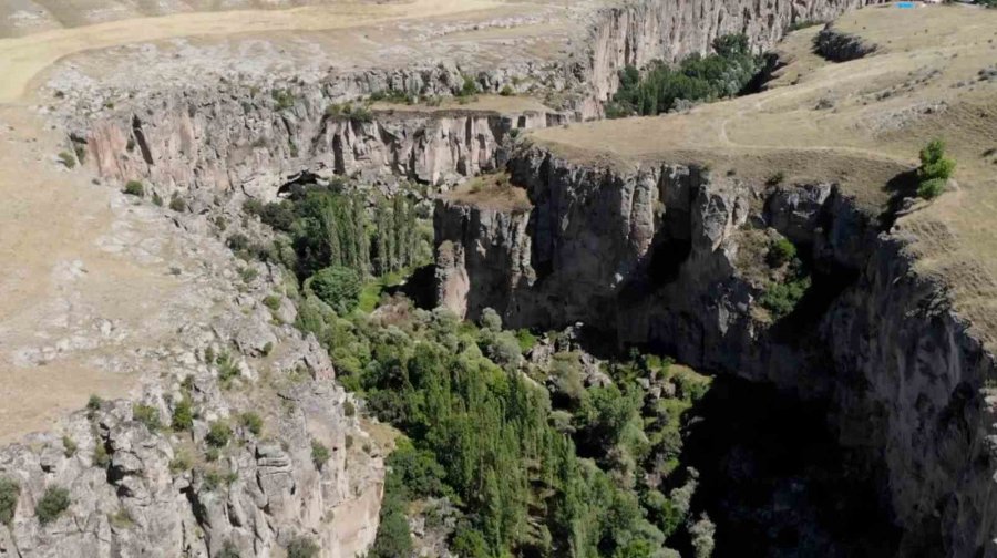 Dünyanın 2. En Büyük Kanyon Vadisine Ziyaretçi Akını