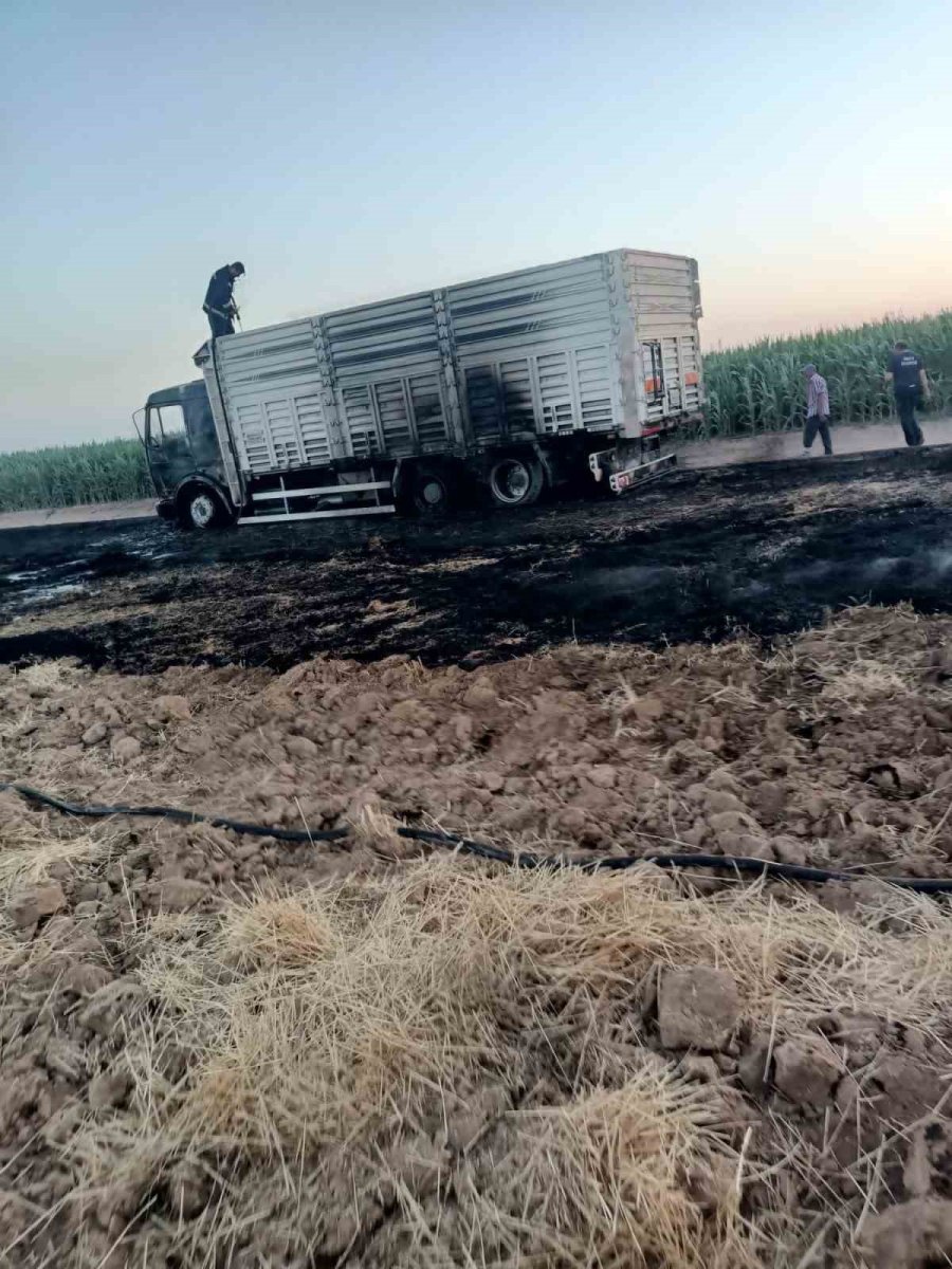 Konya’da Buğday Yüklü Kamyon Yandı