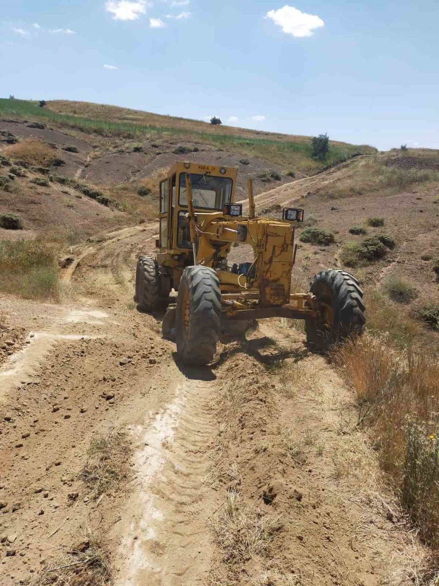 Büyükşehir’den Kırsalda Arazi Ve Yayla Yollarında Çalışma