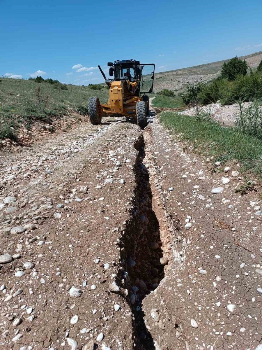 Büyükşehir’den Kırsalda Arazi Ve Yayla Yollarında Çalışma