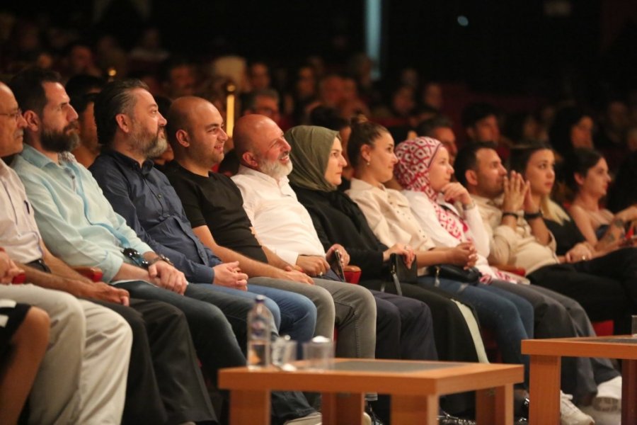 Başkan Çolakbayrakdar: “her Zaman Yanında Olduğumuz Gençler İçin Ne Yapsak Azdır”