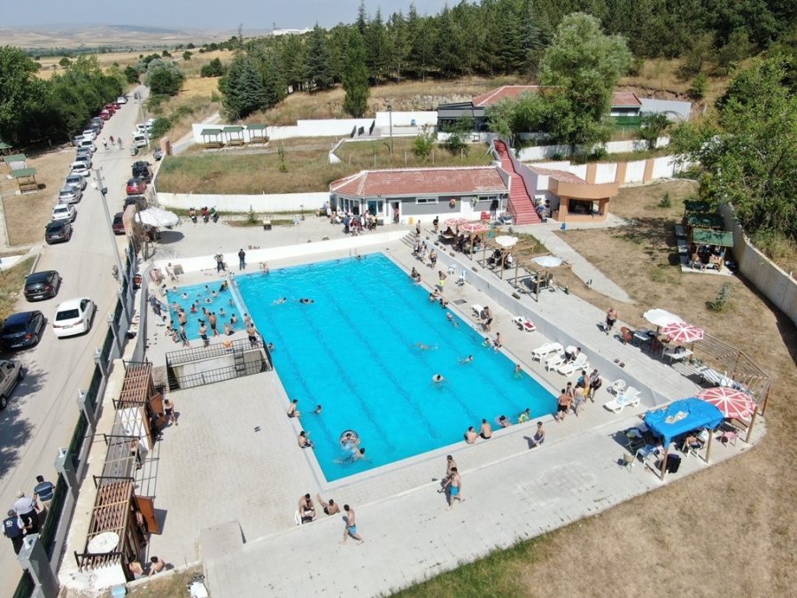 İnönü Havuzları Tatilcilerin Akınına Uğruyor