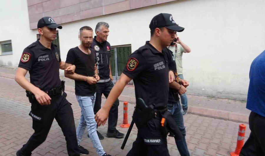 Uyuşturucudan Gözaltına Alınan Şahıs Basın Mensuplarına Tükürdü