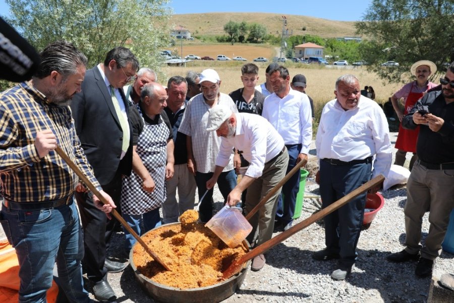 Başkan Çolakbayrakdar, Hafta Sonu Yüreğil Mahallesi’nde Vatandaşlarla Buluştu