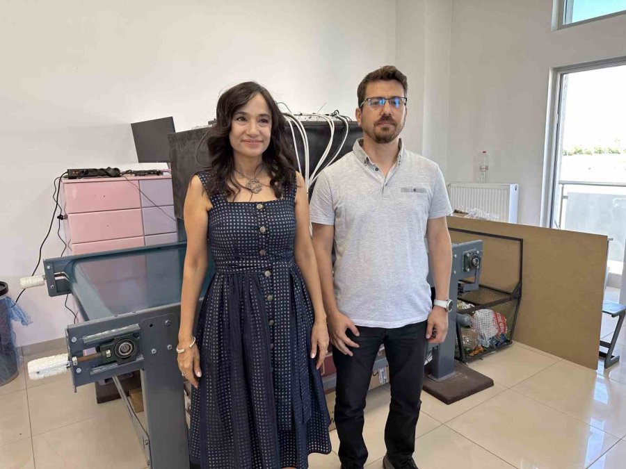 Bu Cihaz Saatte Bir Ton Ambalaj Atığı Ayrıştırıyor