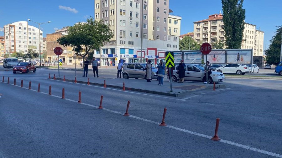 Adana’daki Deprem Kayserilileri Sokağa Döktü