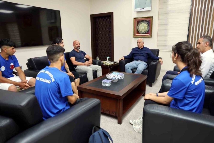 Akdeniz’in Kick Boksçuları Derecelerle Döndü