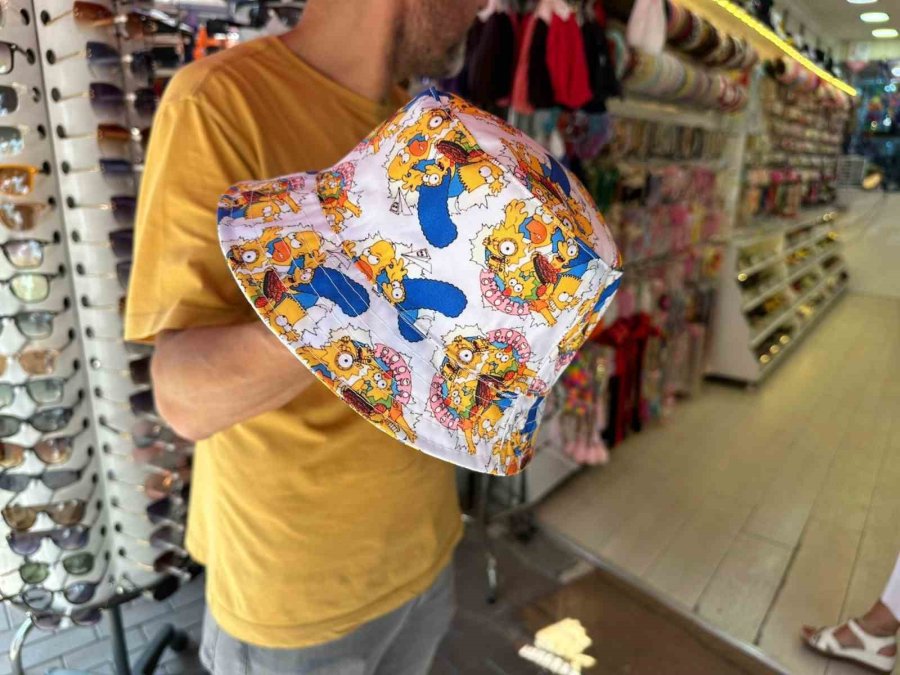 Sıcak Günlerde Şapka Ve Gözlük Satışı Artıyor