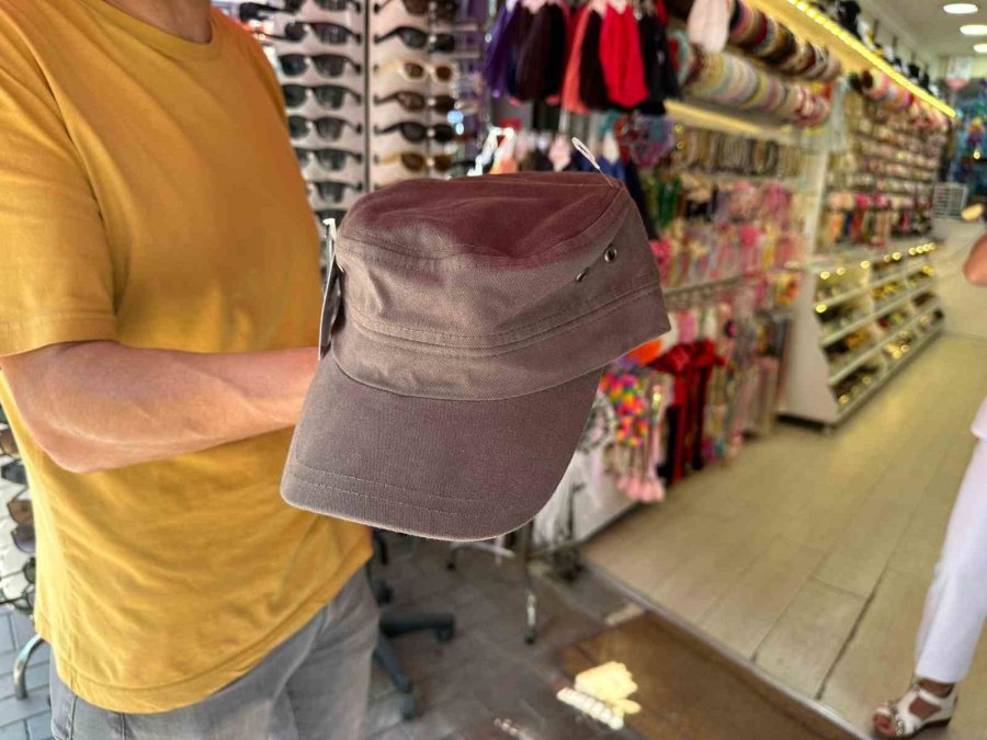 Sıcak Günlerde Şapka Ve Gözlük Satışı Artıyor