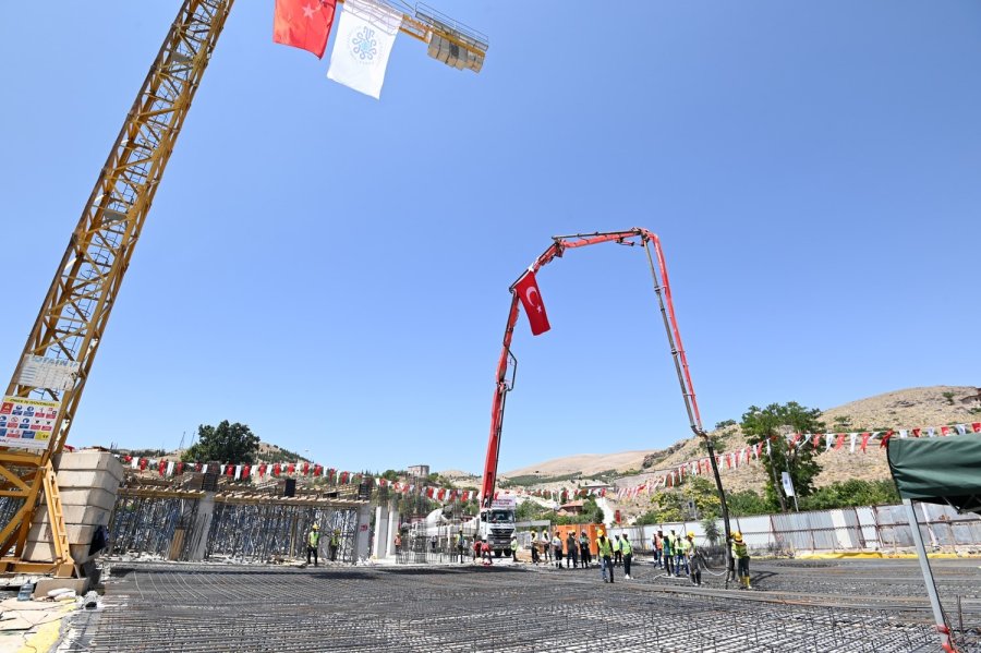 Sille’dekapalı Otopark, Karma Yapılar Ve Meydan Düzenlemesi Projesinin Temeli Atıldı