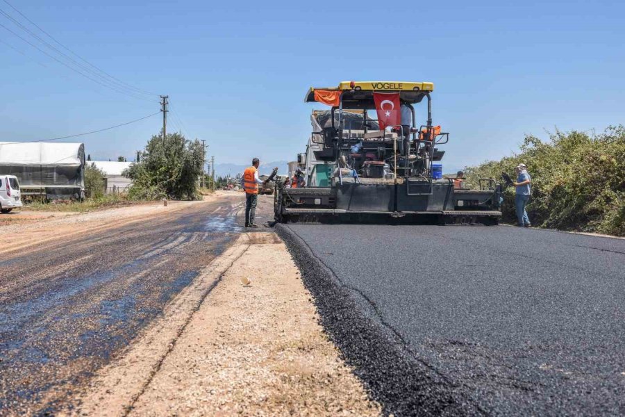 Kepez ‘in Asfalt Çalışması Sıcak Havada Dahi Durmuyor