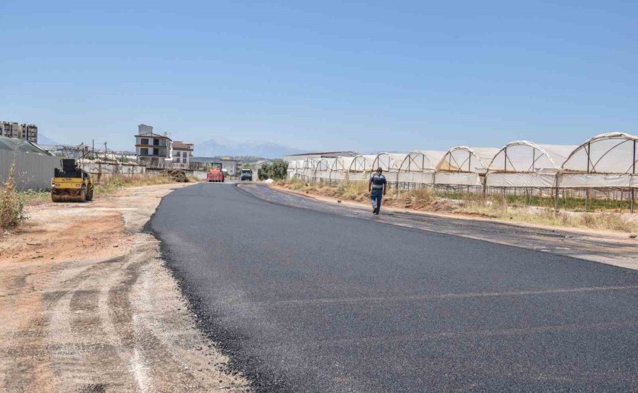 Kepez ‘in Asfalt Çalışması Sıcak Havada Dahi Durmuyor