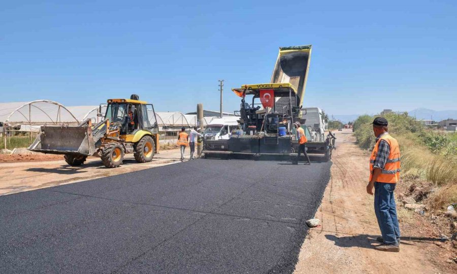 Kepez ‘in Asfalt Çalışması Sıcak Havada Dahi Durmuyor