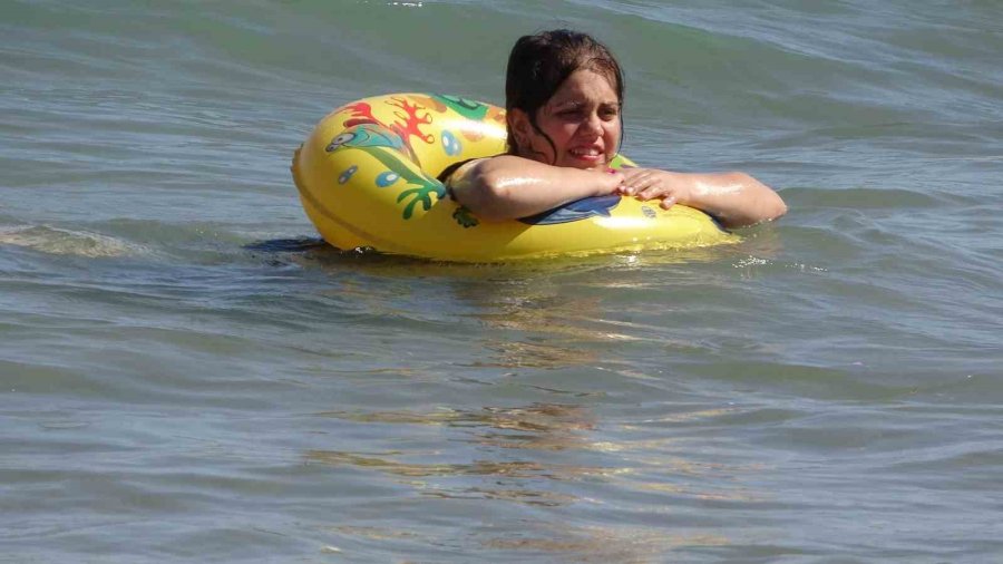 Akdeniz’in Gözbebeği Kızkalesi’nde Sıcaklar, Tatilci Sayısını Düşürdü