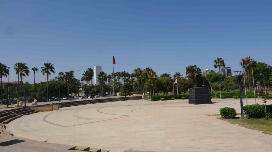 Sıcak Hava Ağaçları Kuşların Yuvası Yaptı