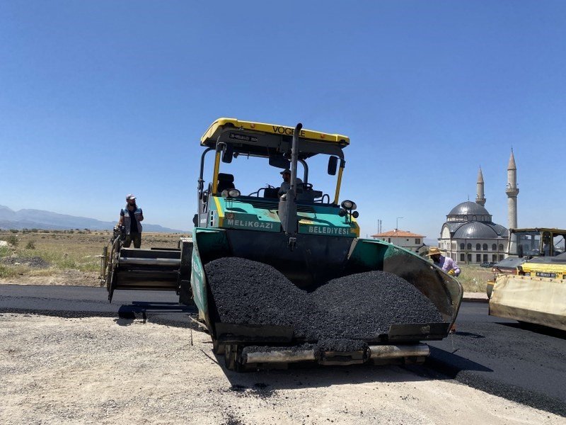 Melikgazi, Toki’de Yol Yenileme Çalışması Yapıyor