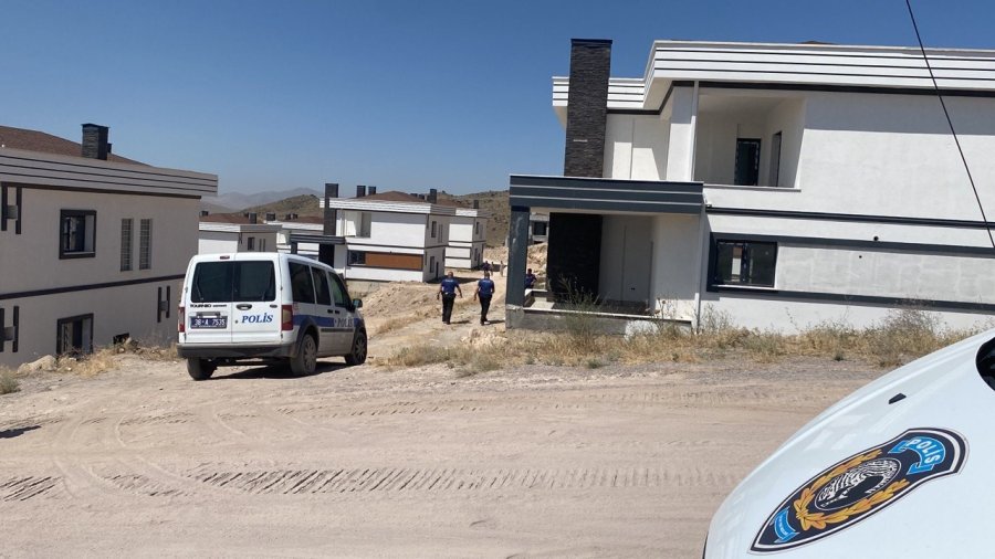 Mobilya Ustasını Vurup Kaçtı