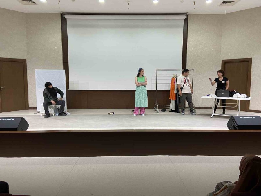 Trsm Hastalarından Tiyatro Gösterisi