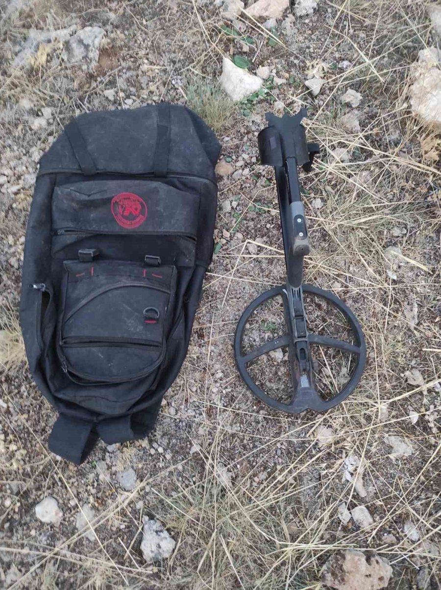 Define İçin Kaçak Kazı Yapan Şahıslar Suçüstü Yakalandı