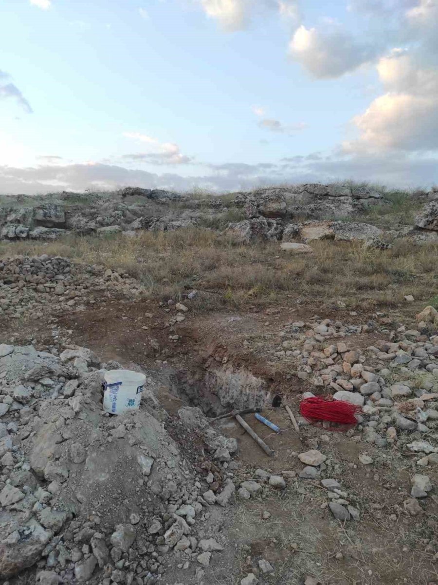 Define İçin Kaçak Kazı Yapan Şahıslar Suçüstü Yakalandı