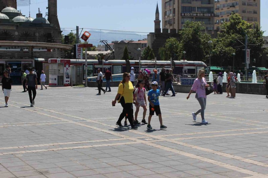 Kayseri’de Termometreler 38 Dereceyi Gösterdi