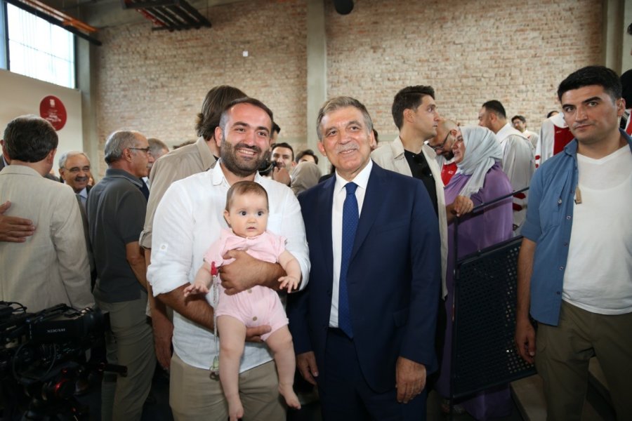 Abdullah Gül Üniversitesi’nde Mezuniyet Sevinci