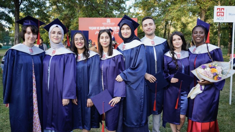Abdullah Gül Üniversitesi’nde Mezuniyet Sevinci