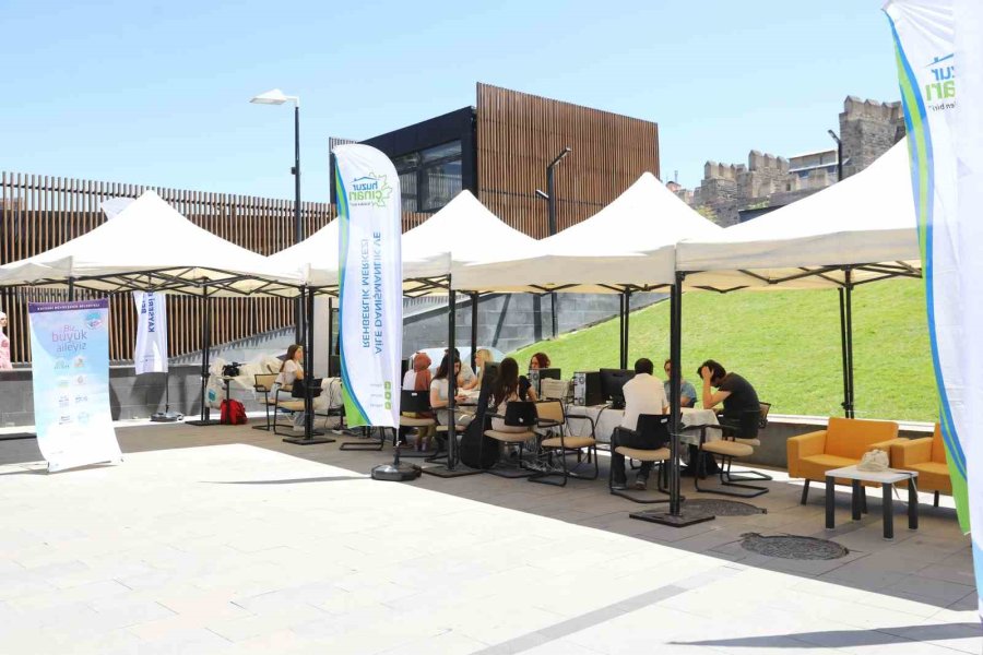 Öğrenci Dostu Büyükşehir’e Gençlerden Tam Not