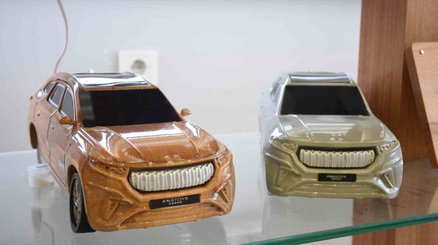 Komek Togg’un Ahşap Oyuncağını Üretiyor