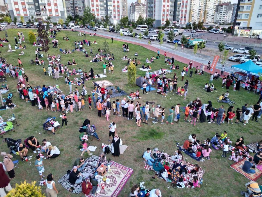 Yeşilyurt Mahallesi’nde Açık Hava Sinema Günlerine Yoğun İlgi