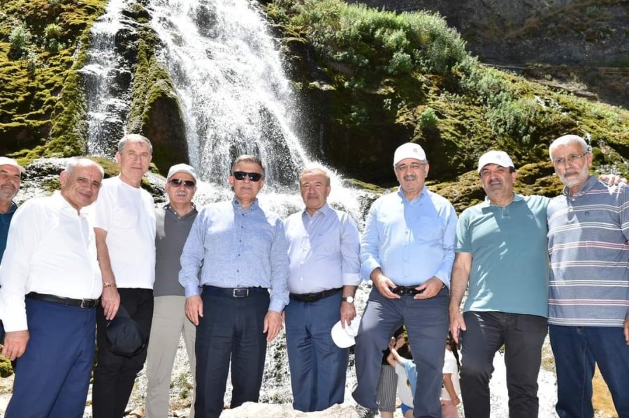 Abdullah Gül Kapuzbaşı Şelalelerini Gezdi