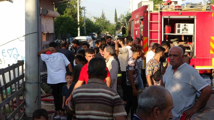 Antalya’da 2 Müstakil Ev Yangında Küle Döndü