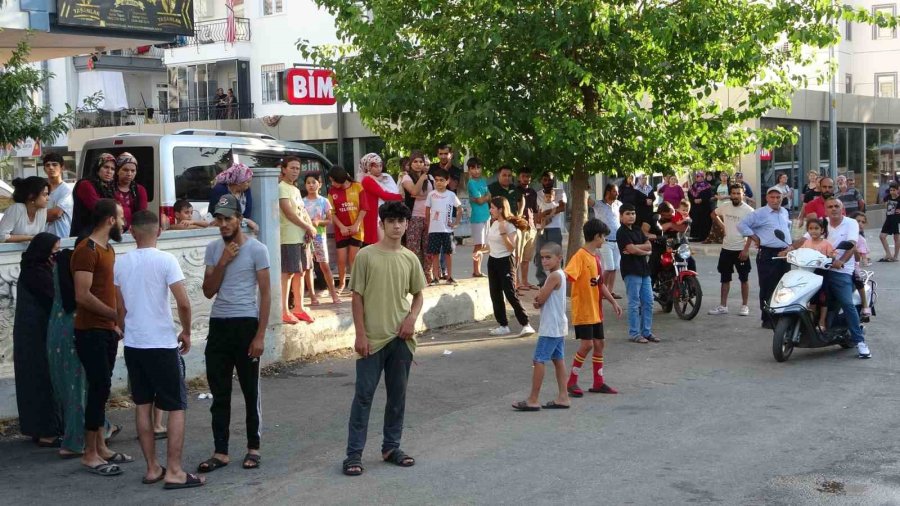 Antalya’da 2 Müstakil Ev Yangında Küle Döndü