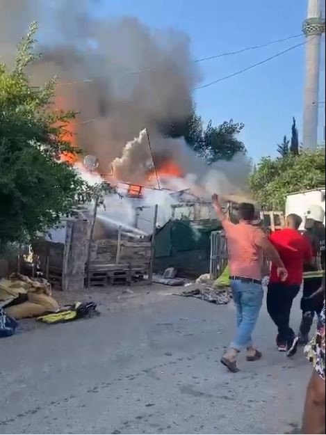 Antalya’da 2 Müstakil Ev Yangında Küle Döndü
