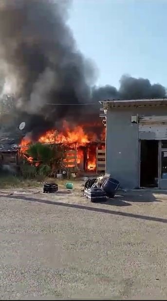 Antalya’da 2 Müstakil Ev Yangında Küle Döndü