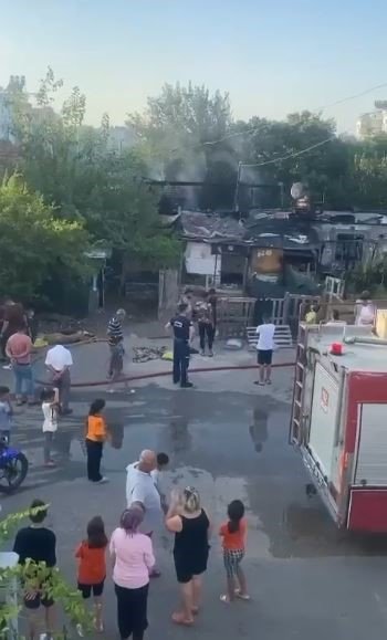 Antalya’da 2 Müstakil Ev Yangında Küle Döndü