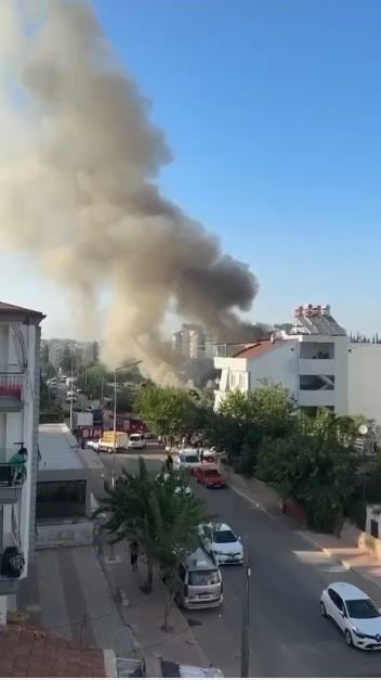 Antalya’da 2 Müstakil Ev Yangında Küle Döndü